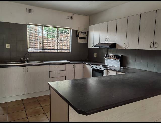3 BEDROOM TOWNHOUSE FOR SALE IN HEIDELBERG CENTRAL
